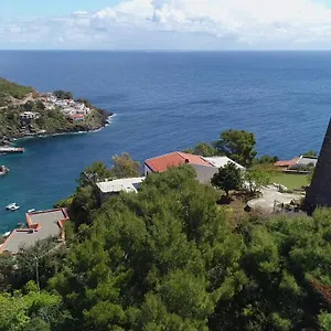 Maison d'hôtes Sotto La Torre E Sopra Il Porticciolo, Isola di Ustica